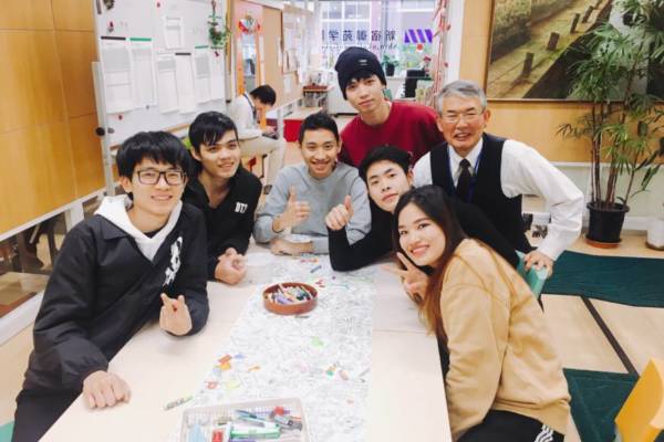 学生と先生の写真